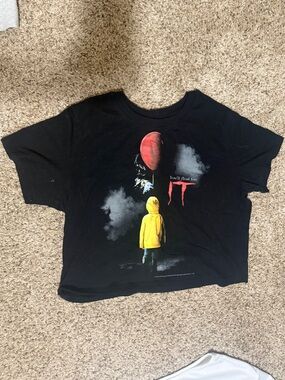 IT Movie Graphic Black Crop T-Shirt